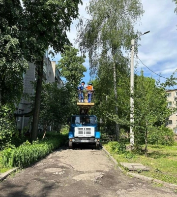 У Дніпрі у дворах багатоповерхівок відновлюють вуличне освітлення