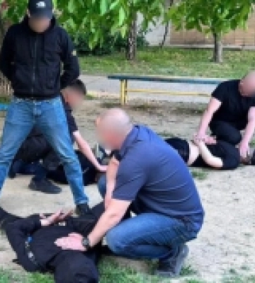 В Ужгороді затримали групу раніше судимих чоловіків, які викрали з автівки місцевого жителя гроші та документи