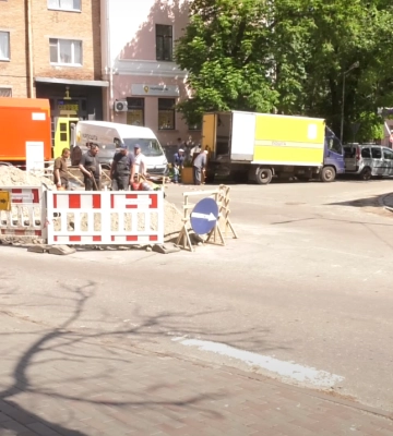 Водоканалівці ліквідували порив труби в центрі Полтави