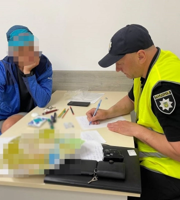 Нашли через час: в Киеве задержали молодых людей, которые снимали работу ПВО