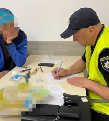 В Киеве задержали двух мужчин, которые снимали работу ПВО во время ракетной атаки