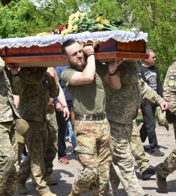 Громада на Рівненщині попрощалася з 25-річним сержантом