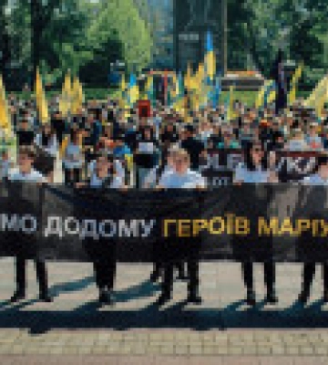 У Києві пройшла урочиста хода &quot;Чекаємо додому захисників Маріуполя&quot;