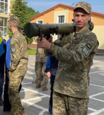 День Героїв у ліцеї Крут відзначили змаганнями і показами сучасного озброєння