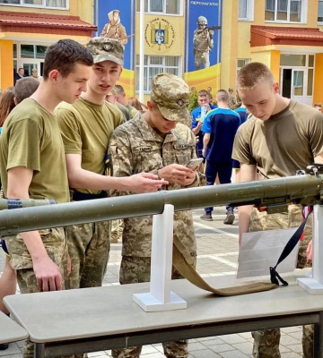 У Львівському ліцеї імені Героїв Крут організували заходи до Дня Героїв