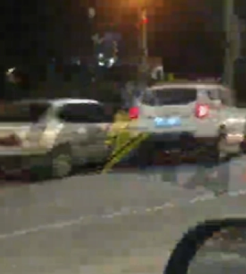 У центрі Луцька водій БМВ протаранив два авто
