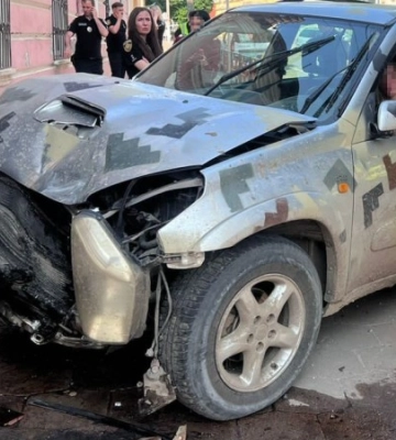 На Львівщині нетвереза жінка збила поліцейську на тротуарі