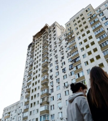 Взрыв и сильное задымление. Жители дома в Киеве, который загорелся во время удара РФ, рассказали детали атаки