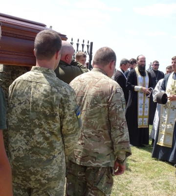 Любив дружину і двох маленьких дітей, був паламарем у храмі: на Волині поховали 32-річного Героя Тараса Троця