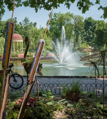 У Центральному парку готують до відкриття озеро. Фоторепортаж