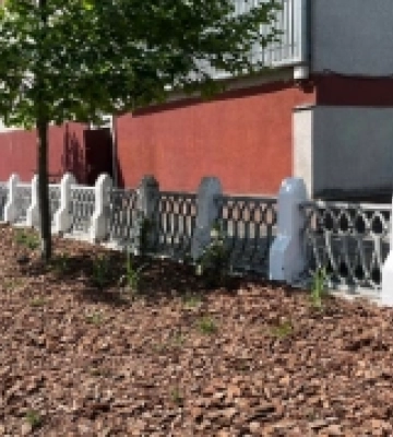 У Рівному розбетонували частину вулиці та засадили квітами