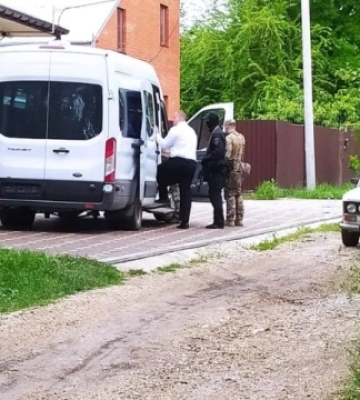 Росіяни обшукали будинок кримського татарина Рустемова і вивезли його у невідомому напрямку