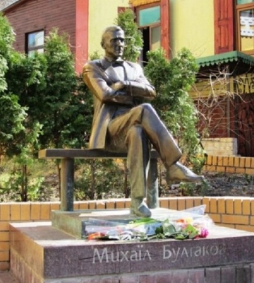 Скандал у Києві: пристрасті за Булгаковим