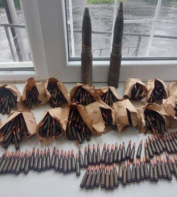 Жителька Миколаївщини під час прибирання знайшла в своєму гаражі більше 600 набоїв та боєприпаси до гармати