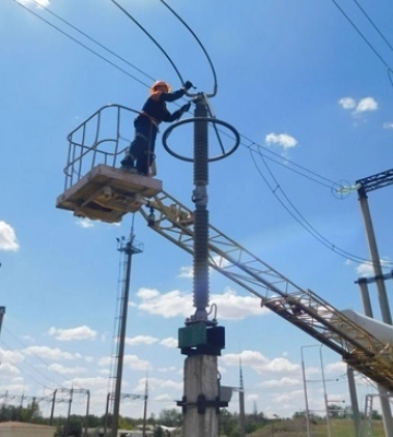 Через обстріли та негоду в Україні частково знеструмлено сім областей