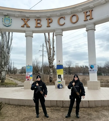 «Ми поїхали до Херсону, щоб допомогти місцевим мешканцям, які щодня потерпають від обстрілів окупантів», – сестри-поліцейські з&amp;hellip;