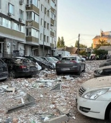 "Вибралися через діру в стіні": 9-річний хлопчик розповів, як врятувався зі зруйнованого будинку у Києві. Відео