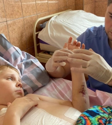 Кома, 8 операцій і численні переливання крові: львівські медики врятували 11-річного хлопчика з Харкова