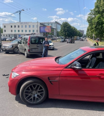 Потрійна ДТП у Рівному: постраждалих немає
