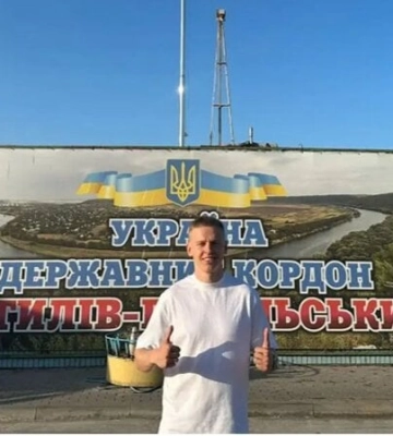 «Еще один особенный гость в Киеве». Игрок Арсенала Александр Зинченко также прибыл в Украину