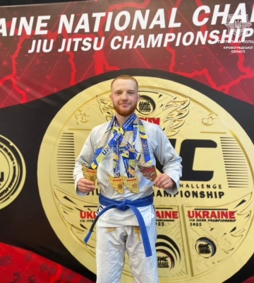 Чотири медалі у національному чемпіонаті з бразильського джиу-джитсу завоював кропивницький поліцейський