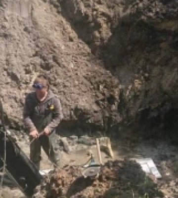 У Рожищі комунальники ліквідовують наслідки аварії на водопроводі. ФОТО