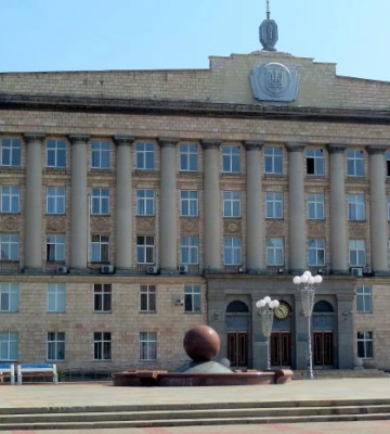 У Черкаській ОВА не приховують зарплати голови та першого заступника