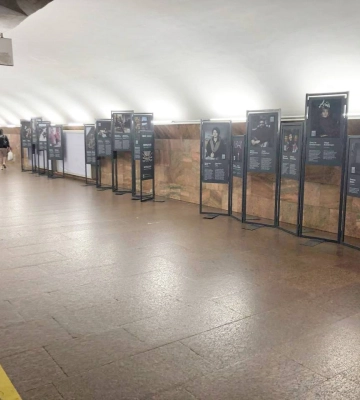 “Міста та їхні герої”: у харківському метро відкрилася фотовиставка