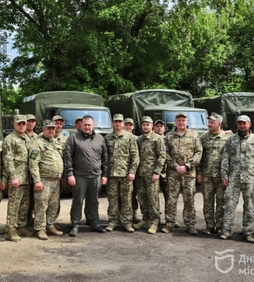 Від дніпрян відправили на фронт чергові два десятки вантажівок
