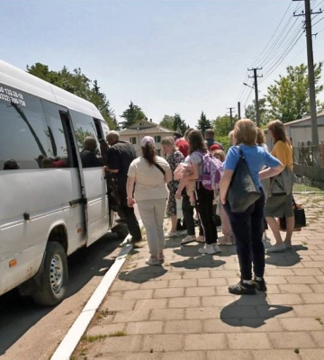 Проблема з доїздом: на дачному масиві біля Луцька люди займають чергу на маршрутку