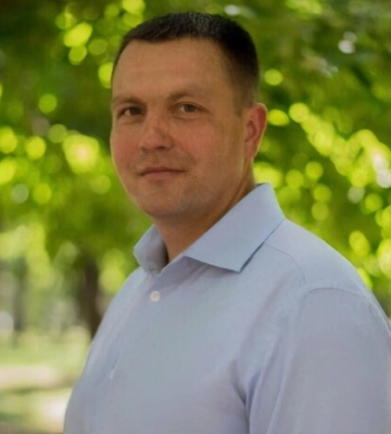 Відпочинок за кордоном та авто за 7 млн грн. Як «Слуга народу» Торохтій живе під час війни