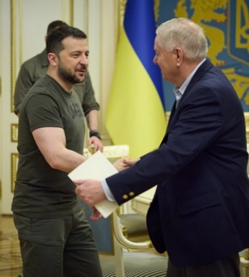 &quot;Удачная трата денег на смерти россиян&quot;. Скандал с сенатором США