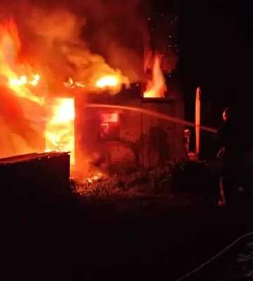 Ночной пожар уничтожил частный жилой дом в Кривом Роге