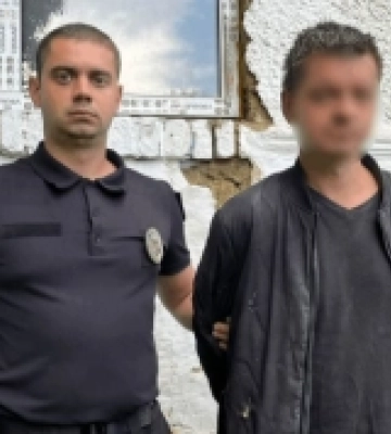 На Закарпатті підозрюваному у вбивстві матері обрали запобіжний захід