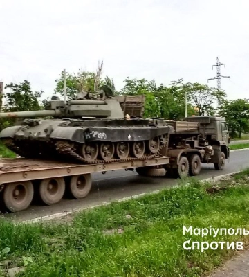 Тянут старые танки Т-62 и ПВО: после взрывов в Мариуполе ВС РФ проводят &quot;ротацию&quot;, – Андрющенко