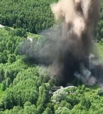 Росіяни підірвали ділянку дороги поблизу монументу &quot;Три сестри&quot;, що на кордоні України, Білорусі та РФ