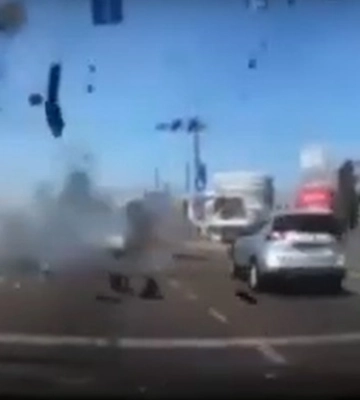 Появилось новое видео падения обломка ракеты в Киеве