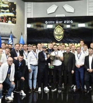 Футболістам «Шахтаря» у Києві вручили золоті медалі чемпіонів України