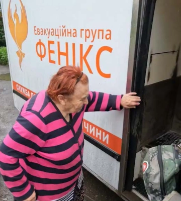 Служба порятунку ДСНС евакуювала літню жінку з прифронтового міста