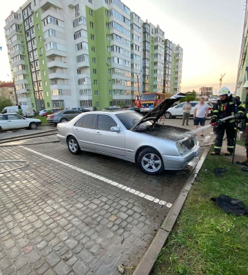Спека: на Львівщині горять автомобілі