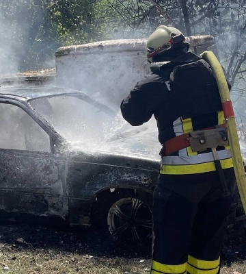 Приборкуючи пожежі після ворожого удару, рятувальники повторно потрапили під обстріл