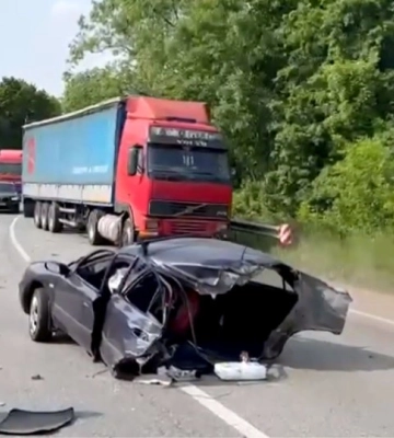 Автобус  з Рівненщини потрапив у смертельну автопригоду на Прикарпатті: підліток загинув, немовля - травмоване