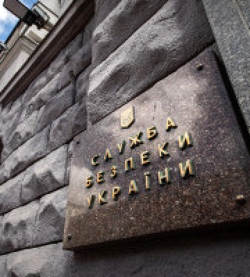 Правоохоронці затримали групу столичних мешканців, які знімали кошти громадян за підробленими картками