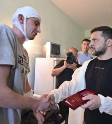 Зеленський відвідав поранених військових у госпіталі на Одещині
