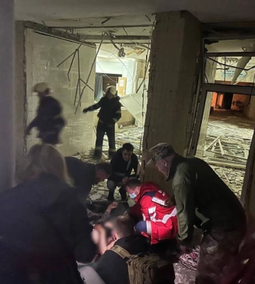 Охоронець поліклініки в Деснянському районі не пустив людей в укриття: деталі інциденту