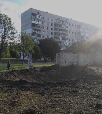&quot;Прилеты&quot; в библиотеку, стадион, рынок: россияне обстреляли три района Харьковской области, есть жертвы
