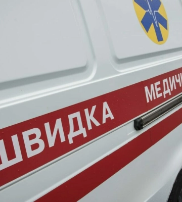 Третю дитину народила просто у швидкій: на Закарпатті врятували 16-річну породіллю та її немовля