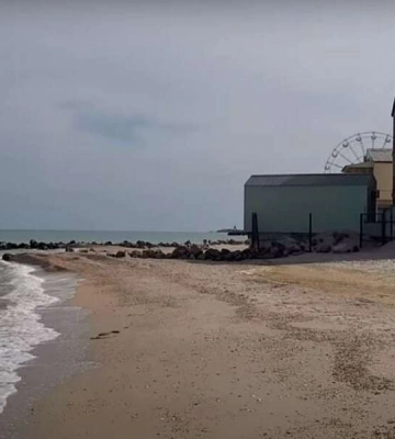 Оккупированная Федотова коса в Кирилловке готовится к "курортному сезону" (видео)