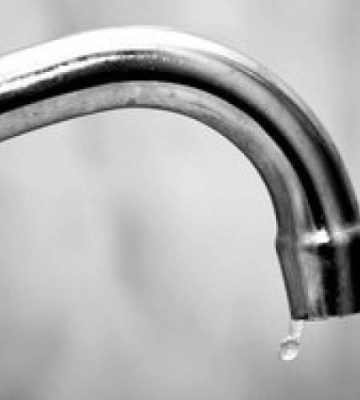 У Києві внаслідок ракетної атаки РФ без гарячої води залишилися 64 будинки
