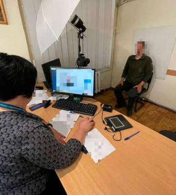 Міграційники Дніпропетровщини допомагають військовим в оформленні документів
